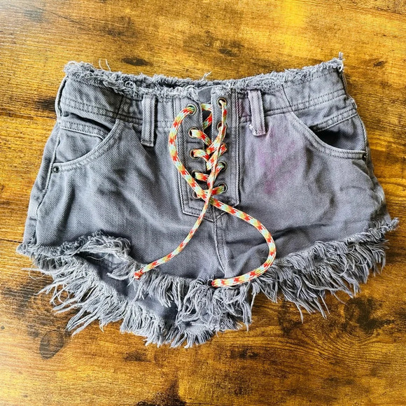 Free People Becket Cut Off Slouchy Shorts - Size 24 - Picture 4 of 12